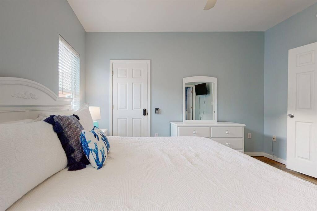 Eye-Catching Property W/ Picturesque Coastal Views Gulf Shores Exteriér fotografie