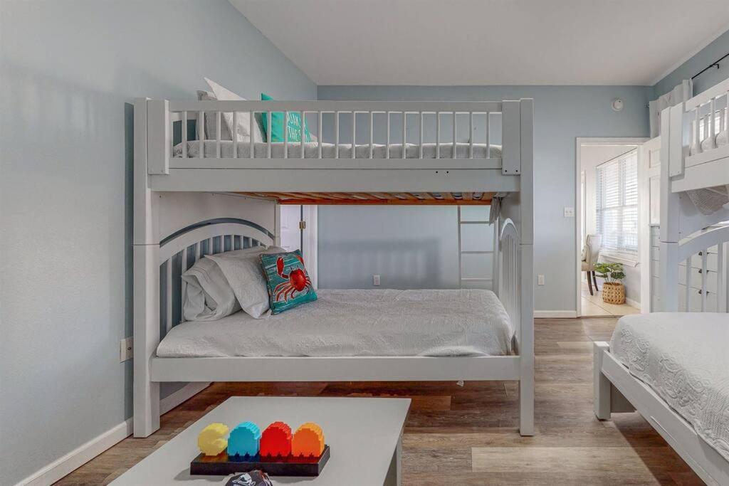 Eye-Catching Property W/ Picturesque Coastal Views Gulf Shores Exteriér fotografie